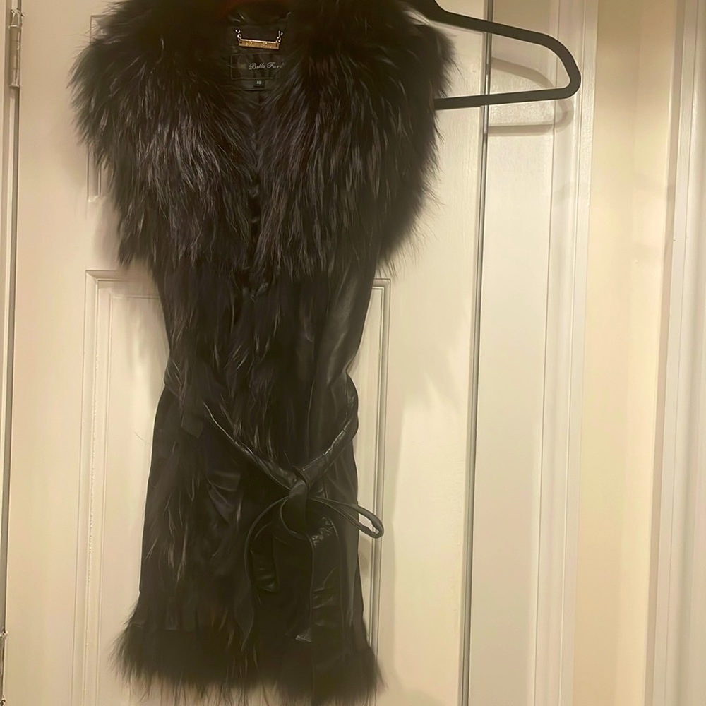 Black leather and fur Fox vest size xs- barely used